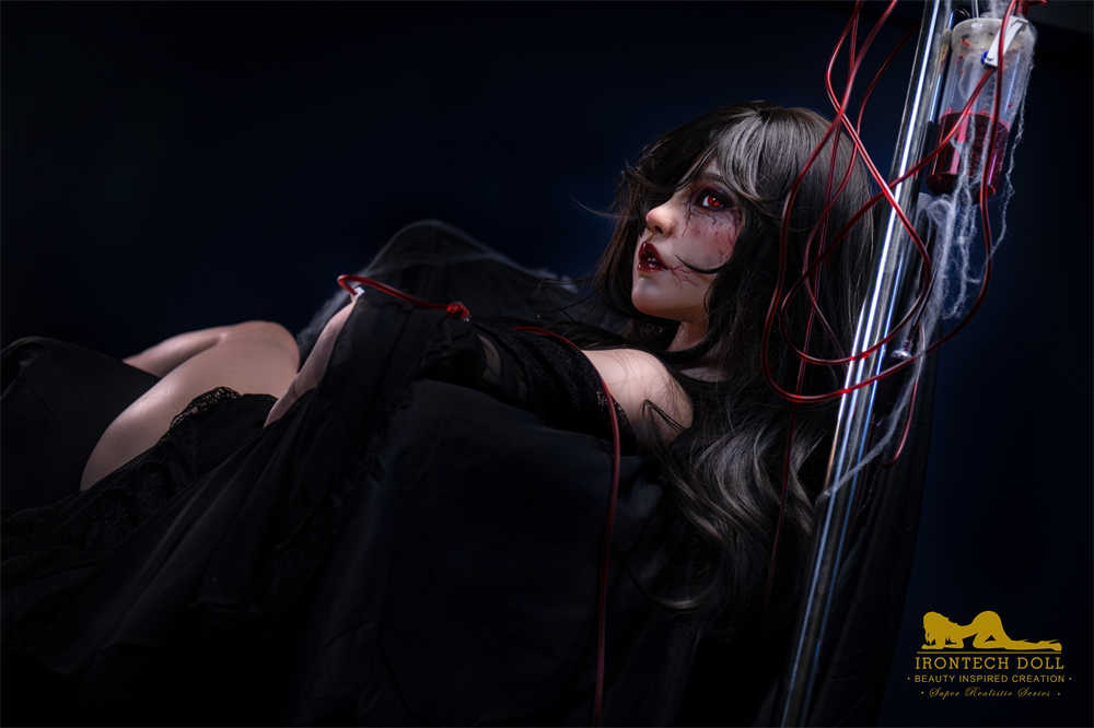 Poupée Irontech 167 cm Silicone - Halloween Eileen