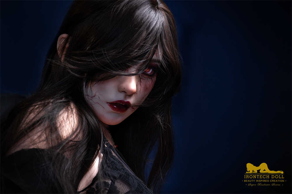 Poupée Irontech 167 cm Silicone - Halloween Eileen