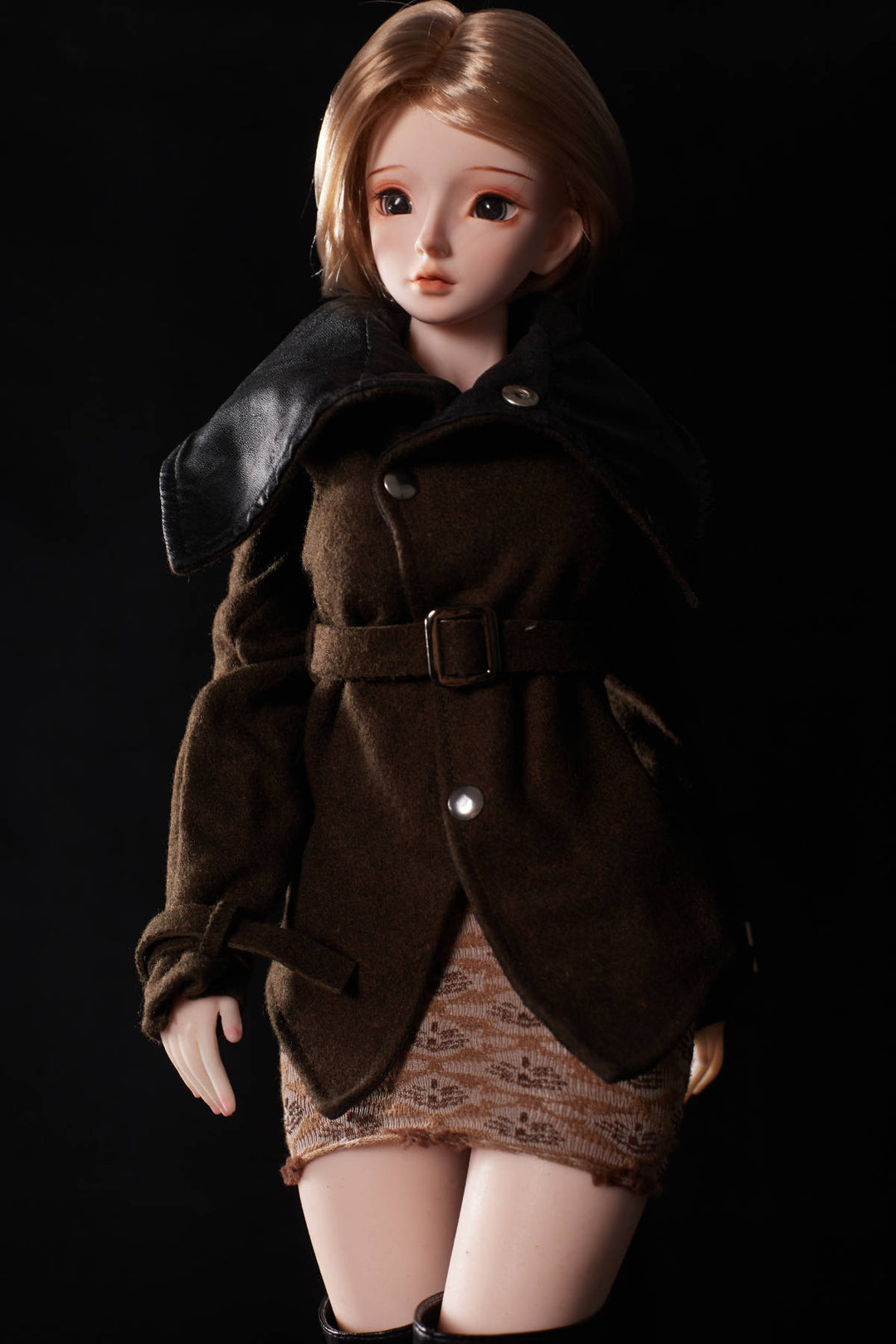 CLIMAX DOLL Mini J60 cm Hybrid - Miyabi (Cinnamon) – standing pose in buttoned coat against a dark backdrop