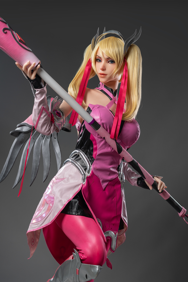 Game Lady 171 cm G Silicone - Mercy in a pink and black outfit holding a weapon.