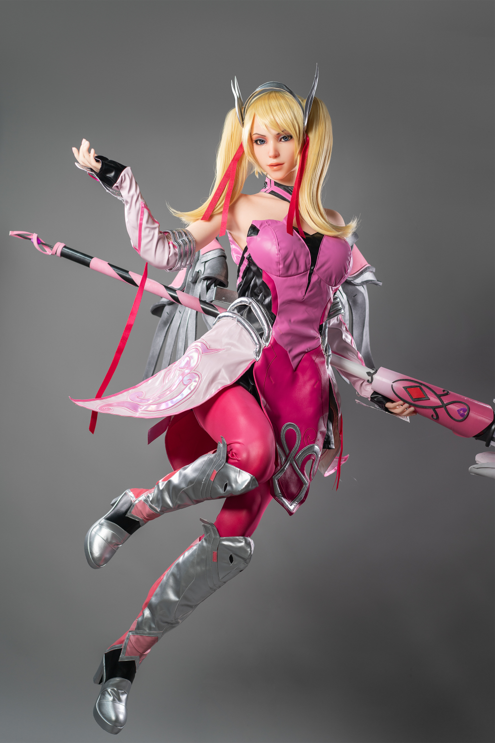 Game Lady 171 cm G Silicone - Mercy in pink and silver costume with weapons.