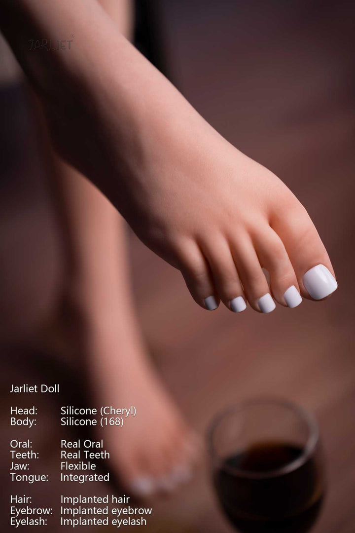 Jarliet Doll 168 cm D Silicone - Cheryl close-up detail of the feet with white-painted nails, positioned above a wine glass on the floor.