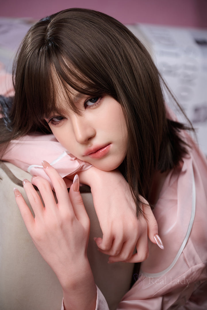 RealLady 150 cm E Pink Lover Series Silicone - Viki in a pink outfit lying on a couch with a blurred background