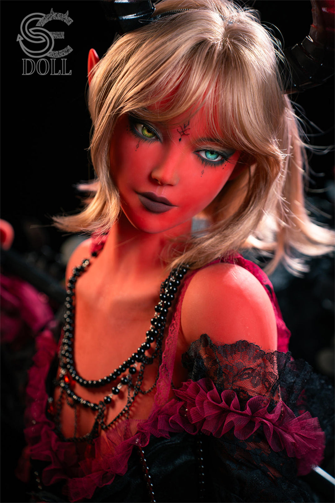 SEDOLL 153 cm A TPE - Elf Samantha.L – tousled blonde bob, teal eyes and red-toned skin, beaded necklace and dark ruffled gown