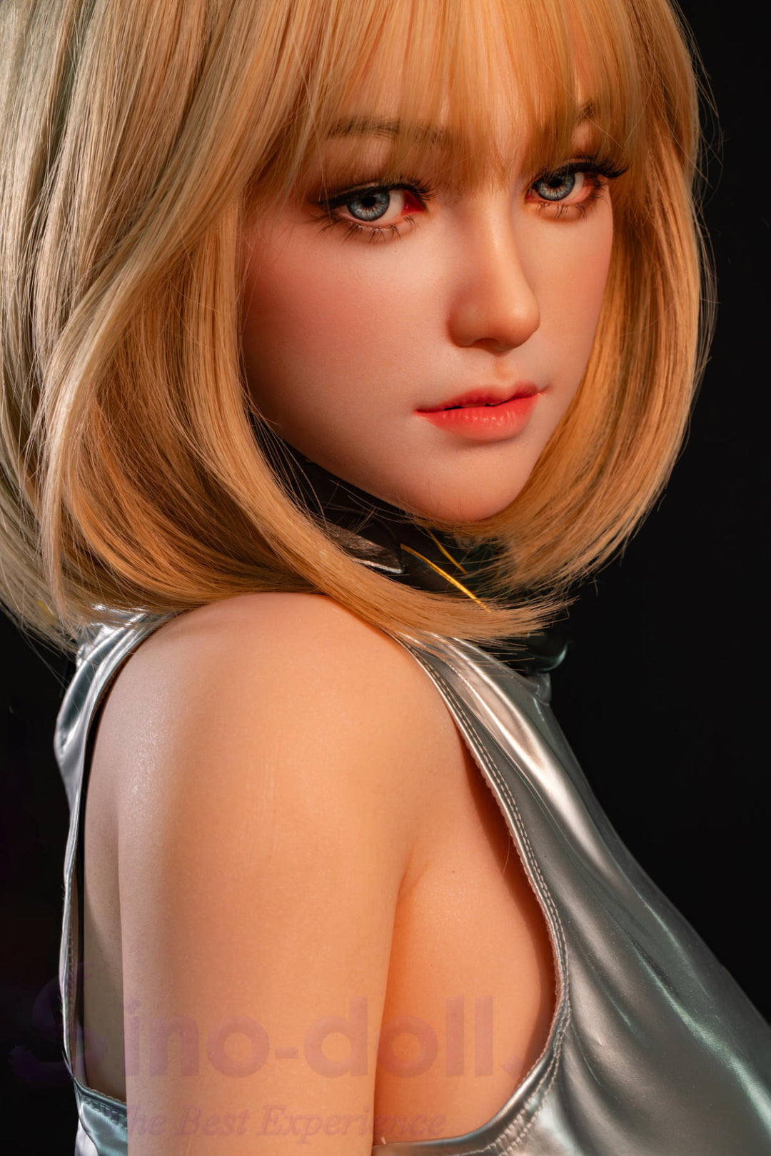 Close-up of Sino Doll Pro Soft Max 167 cm G Platinum Silicone - Linchun (R+S Effect) with blonde hair and a silver top.