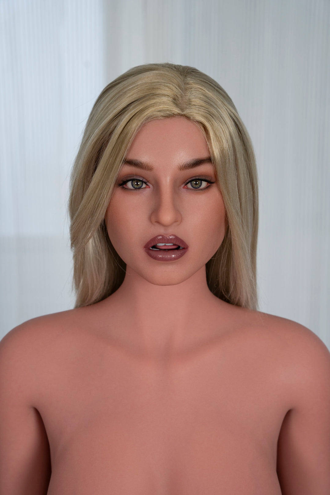 Zelex Doll SLE Series 3.0 171 cm C Silicone - ZXE204-1 close-up face and upper body nude shot, long blonde hair, bright indoor background

